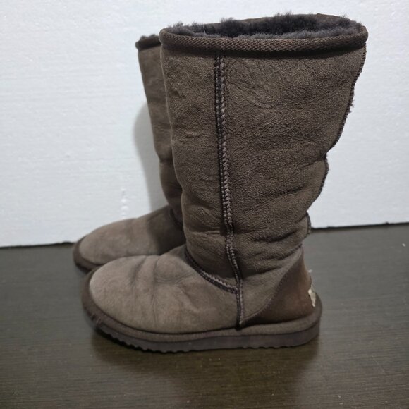 UGG Brown Genuine Leather Boot Genuine Sheepskin Lining Classic Tall 5815 Sz W5 - Picture 2 of 11